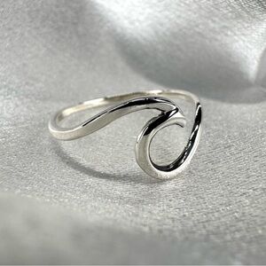 925 Sterling Silver Wave Ring w/ polishing cloth Size 10 NEW